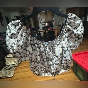 Lily Rose Daisy Print Puff Sleeve Blouse could be worn off shoulder.